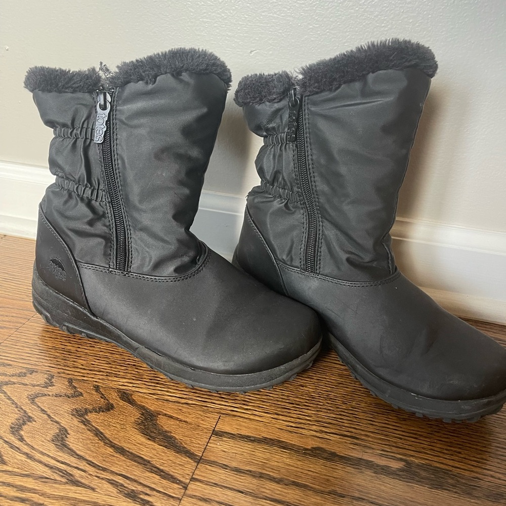 Totes black faux fur lined hiking snow boots 8